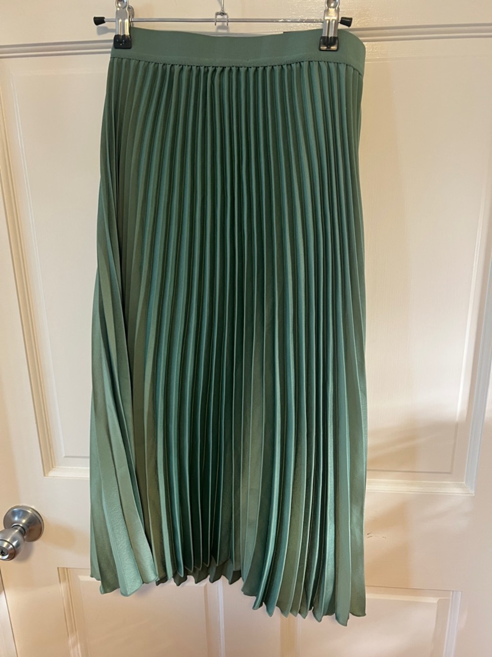 H&M Pleated midi Skirt - Picture 3 of 3